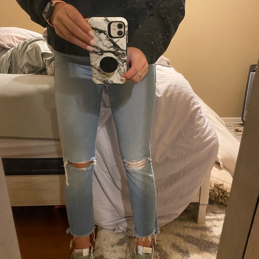 Mother insider crop step fray
